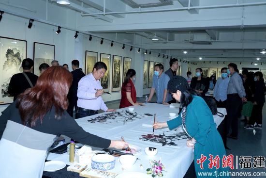 中泰艺术家书画精品联展在厦门集美举行。