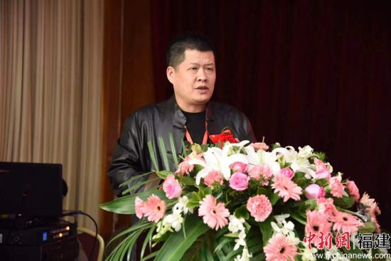 福建省收藏家协会会长周野致辞。 福建省收藏家协会会长周野致辞。