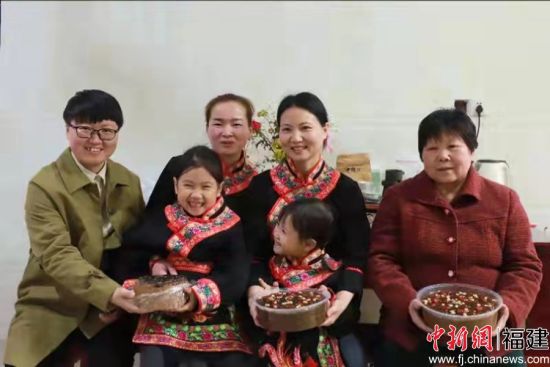 合影留念。