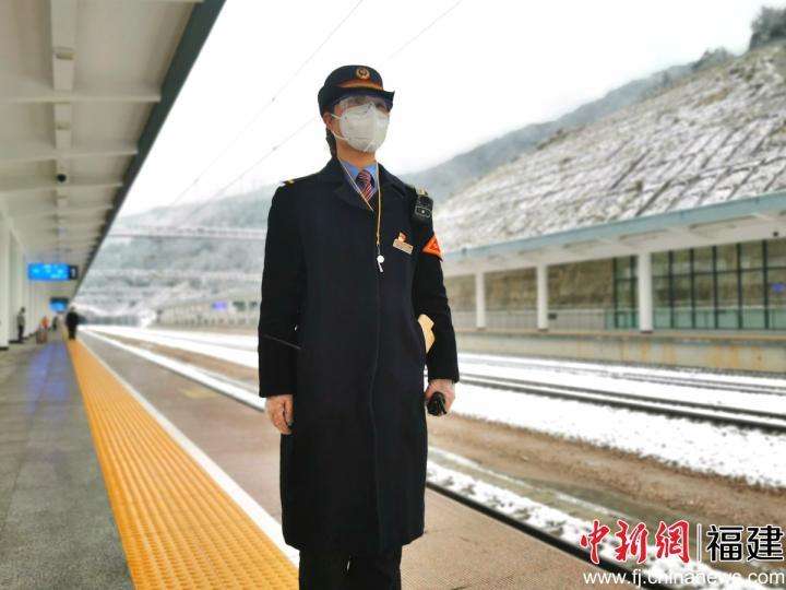 南铁福州车务段扫雪除冰保畅通