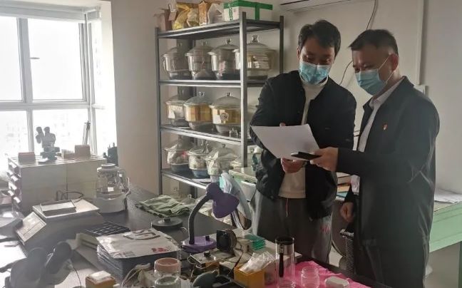 图为蕉城区侨联主席蔡述敏一行走访福建省生辉精密仪器有限公司。.jpg