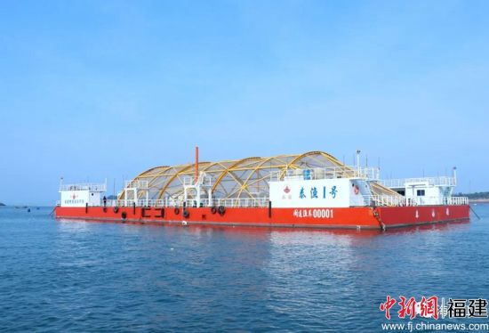 “泰渔1号”是福建首个本土企业自主研发建造的深远海养殖平台，于2021年6月在东洛岛附近海域投用