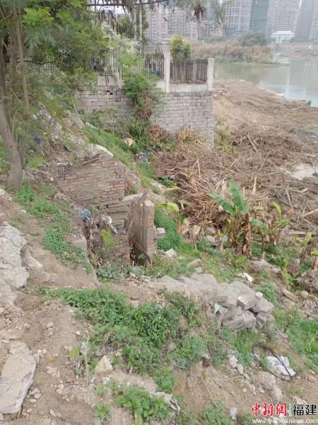 整改前的南溪一景。