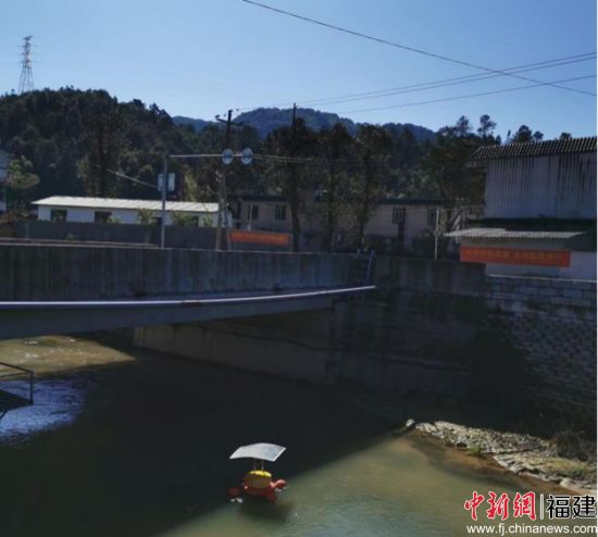 “5G智能河长助手”正在工作。