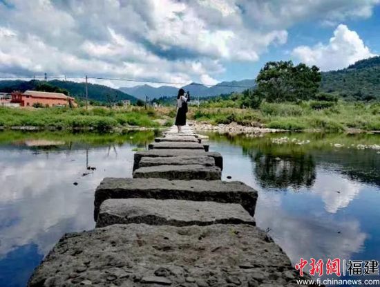 图为东门河景区。