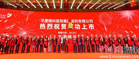 合影留念。吴允杰 摄