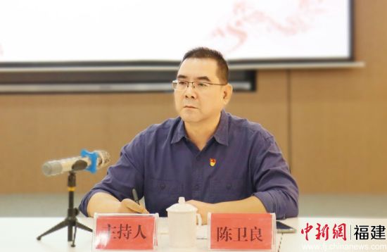 宁德市侨联主席陈卫良主持座谈会。吴允杰 摄