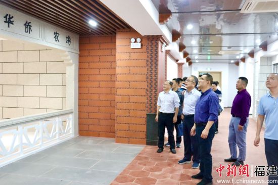  考察正在筹建、共建的东湖塘华侨农场场史馆。吴允杰 摄