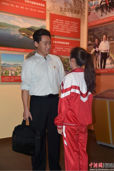  沉浸式互动观展活动再现廖俊波与女儿“时空对话”场景。丁叮盯 摄