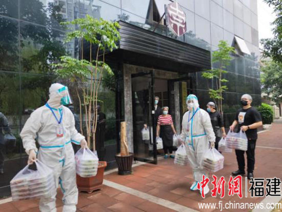 陈崇业工作室为福州市晋安区岳峰镇保供餐食，陈崇业工作室供图