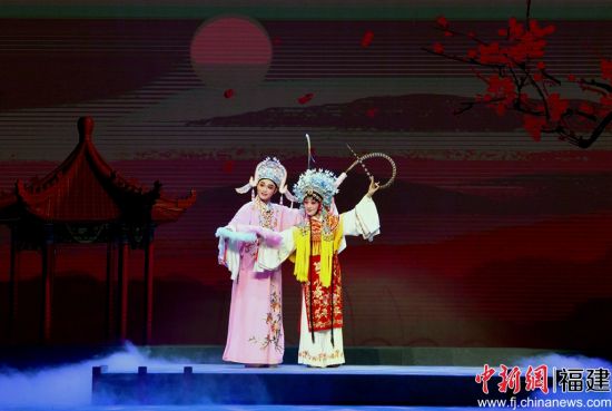 莆仙戏传统折子戏《百花亭》展演。