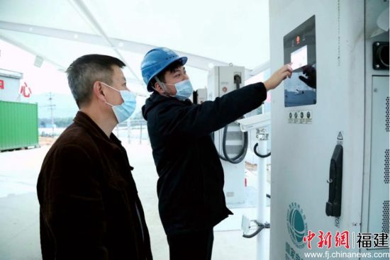  电动汽车充电站顺利完成验收及接网调试。