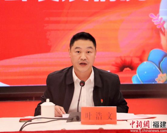 蕉城区委副书记叶浩文通报2022年蕉城区经济社会发展情况。林榕生 摄 蕉城区委副书记叶浩文通报2022年蕉城区经济社会发展情况。林榕生 摄