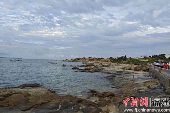 浮山村浮石营地旁的美景让人流连忘返。吴冠标 摄