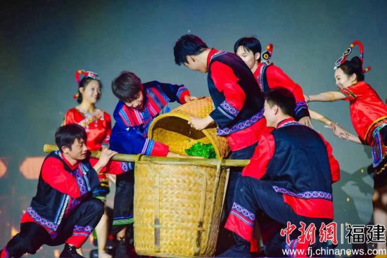 文艺节目表演。