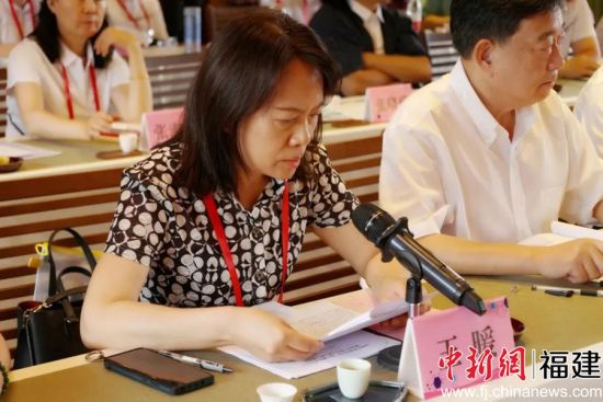 王暖传达了民建中央十二届专门委员会成立大会精神及文化委员会第一次主任会议情况。