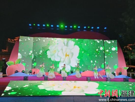 图为舞蹈《茉莉花开下祝》。 林敏 摄 图为舞蹈《茉莉花开下祝》。 林敏 摄