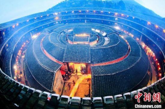 “土楼王”承启楼。 李艺爽 摄 “土楼王”承启楼。 李艺爽 摄