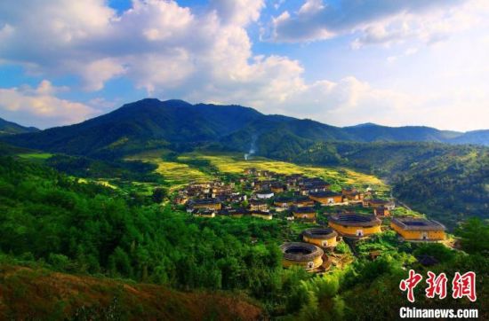 初溪土楼群。 胡家新 摄 初溪土楼群。 胡家新 摄