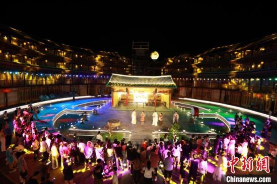 永定土楼“天涯明月刀”乡村旅游国风电竞数字文旅体验项目。 汤浩宇 摄 永定土楼“天涯明月刀”乡村旅游国风电竞数字文旅体验项目。 汤浩宇 摄