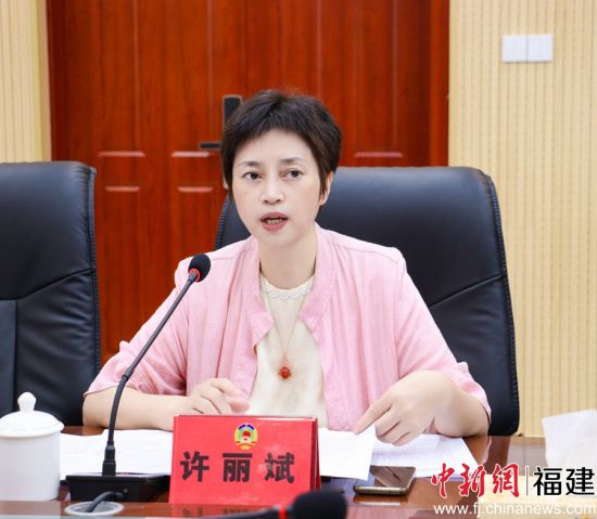 　　宁德市政协常委、市政协港澳台侨和外事委员会主任许丽斌发言。 林榕生 摄