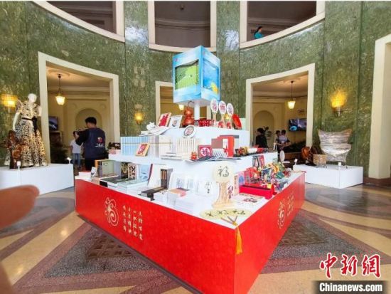 福建书展亮相福建省与宿务省结好5周年庆典。　主办方供图