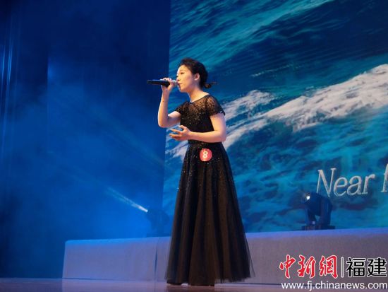 翁若聃在综合体育馆独唱《My Heart Will Go On》 方荔婷供图