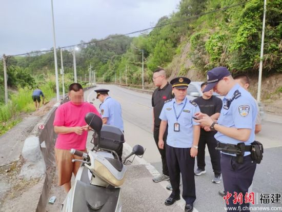 　　图为执法现场。清流县农水局供图
